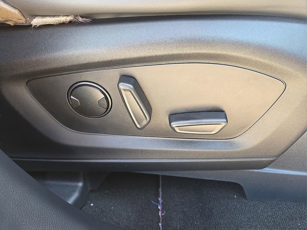 Used 2025 Ford Explorer Active w/ Active Comfort Package image 14