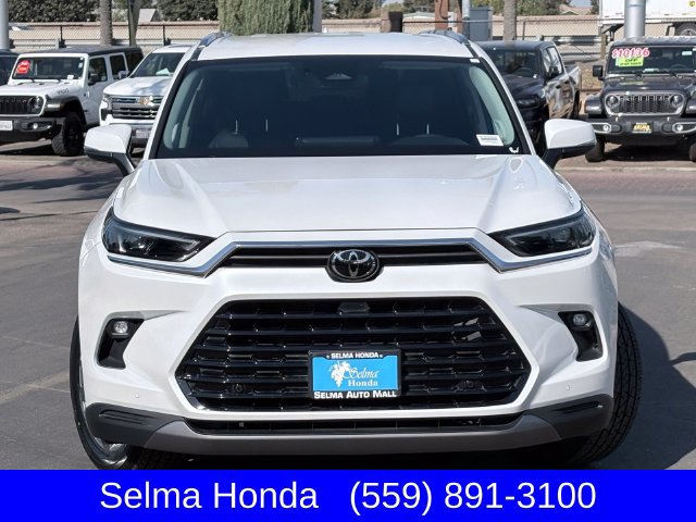 Used 2024 Toyota Grand Highlander AWD image 3