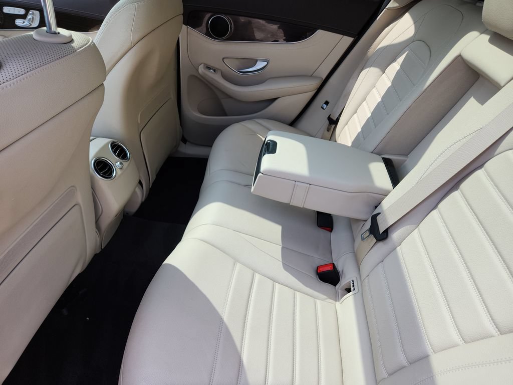 Used 2017 Mercedes-Benz GLC 300 4MATIC image 5