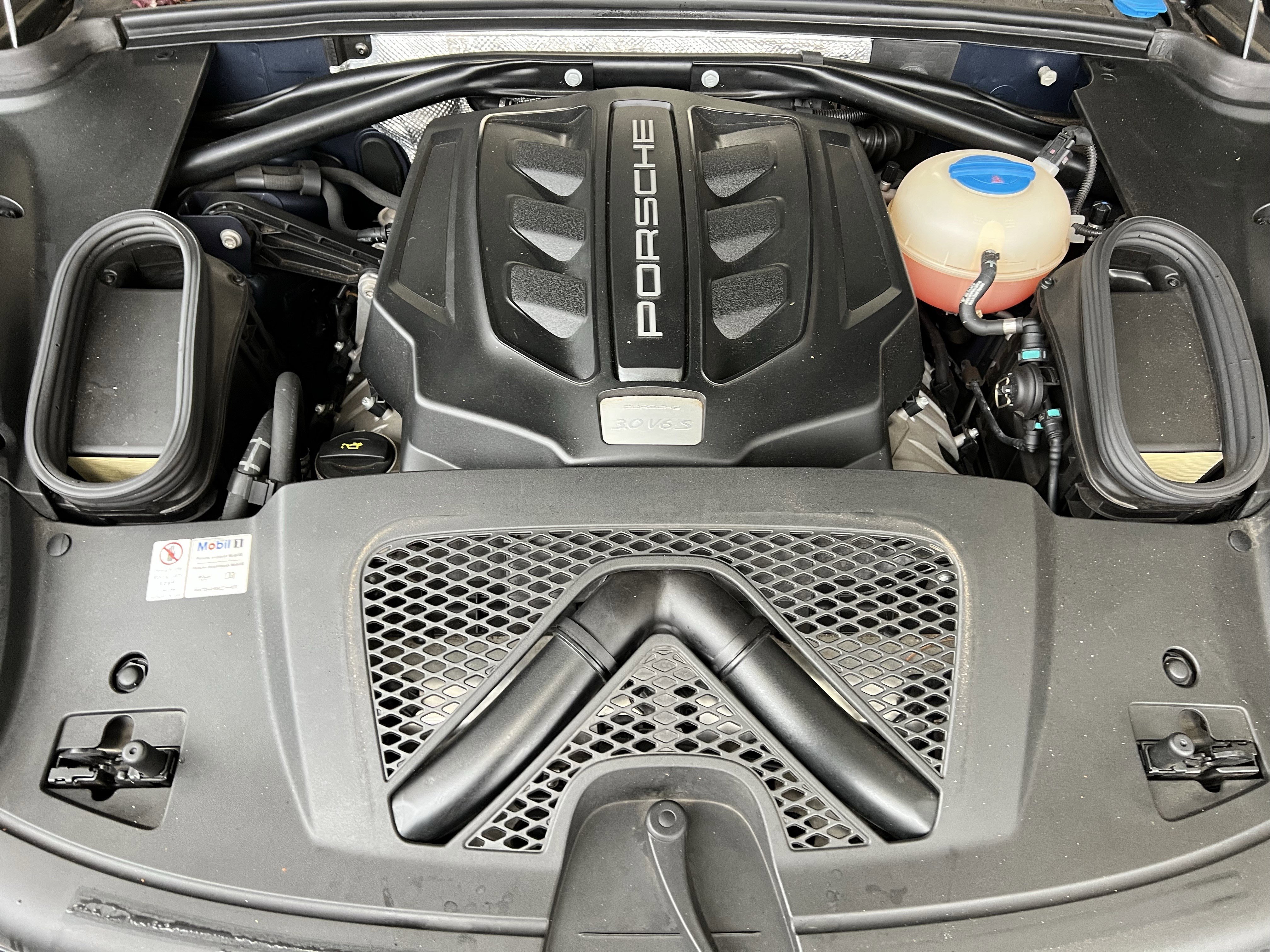 Used 2016 Porsche Macan S image 36