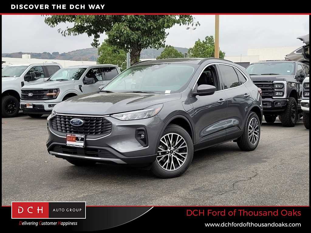 New 2025 Ford Escape SE