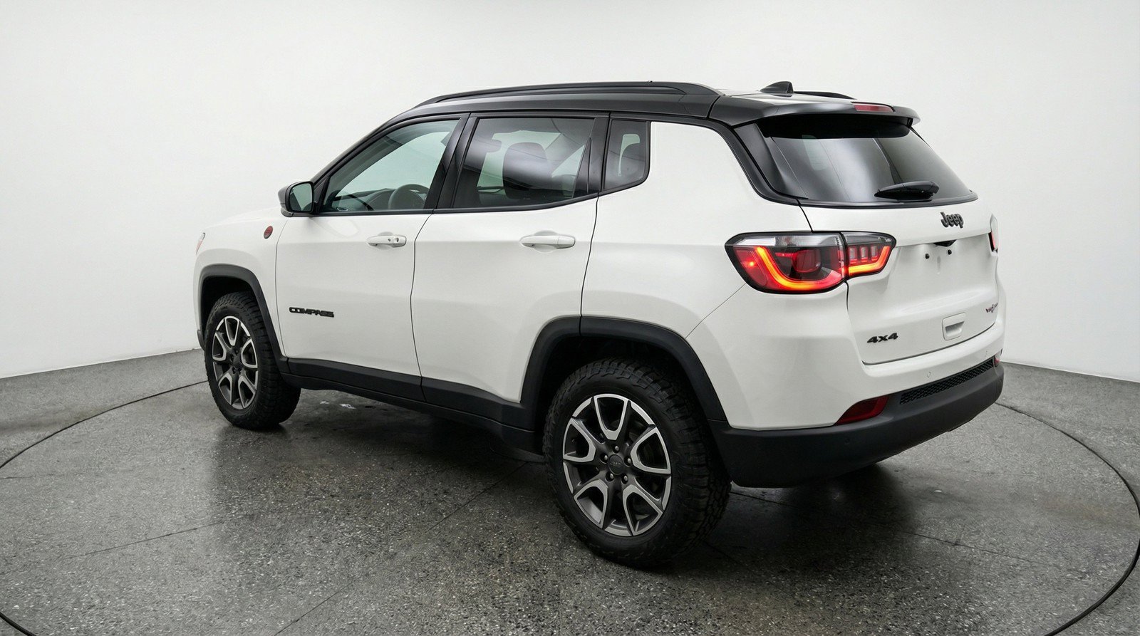 Used 2025 Jeep Compass Trailhawk AWD/4WD image 6