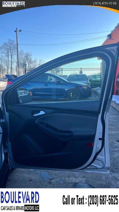 Used 2013 Ford Focus SE FWD image 16