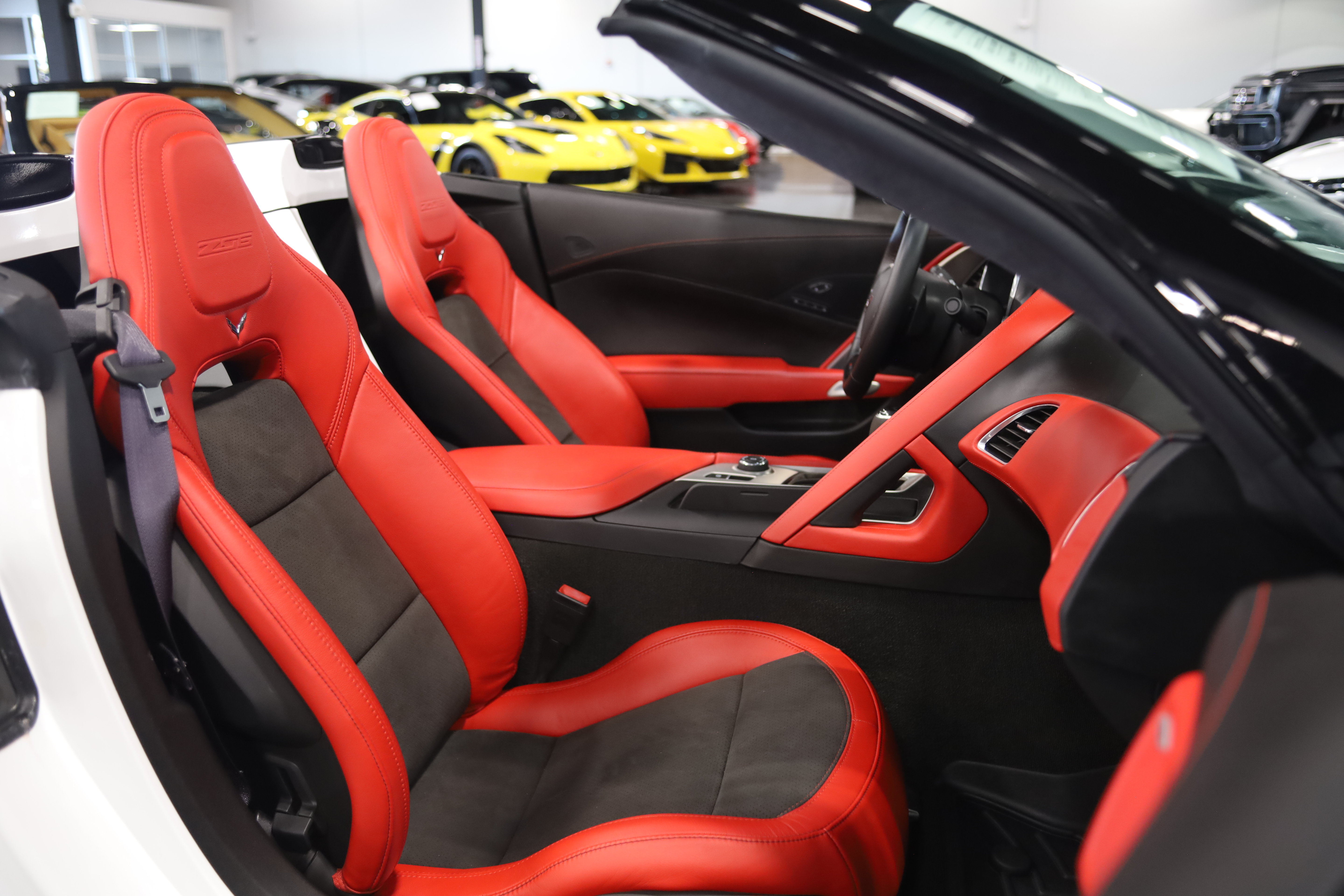 Used 2016 Chevrolet Corvette Z06 w/ 3LZ Preferred Equipment Group RWD image 41