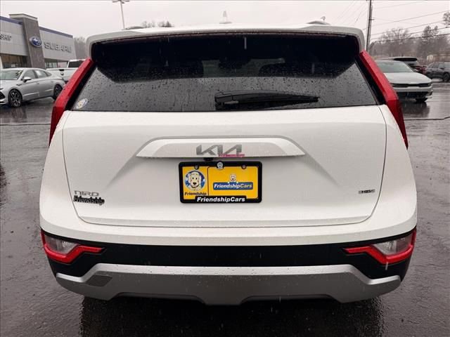Used 2025 Kia Niro LX image 8