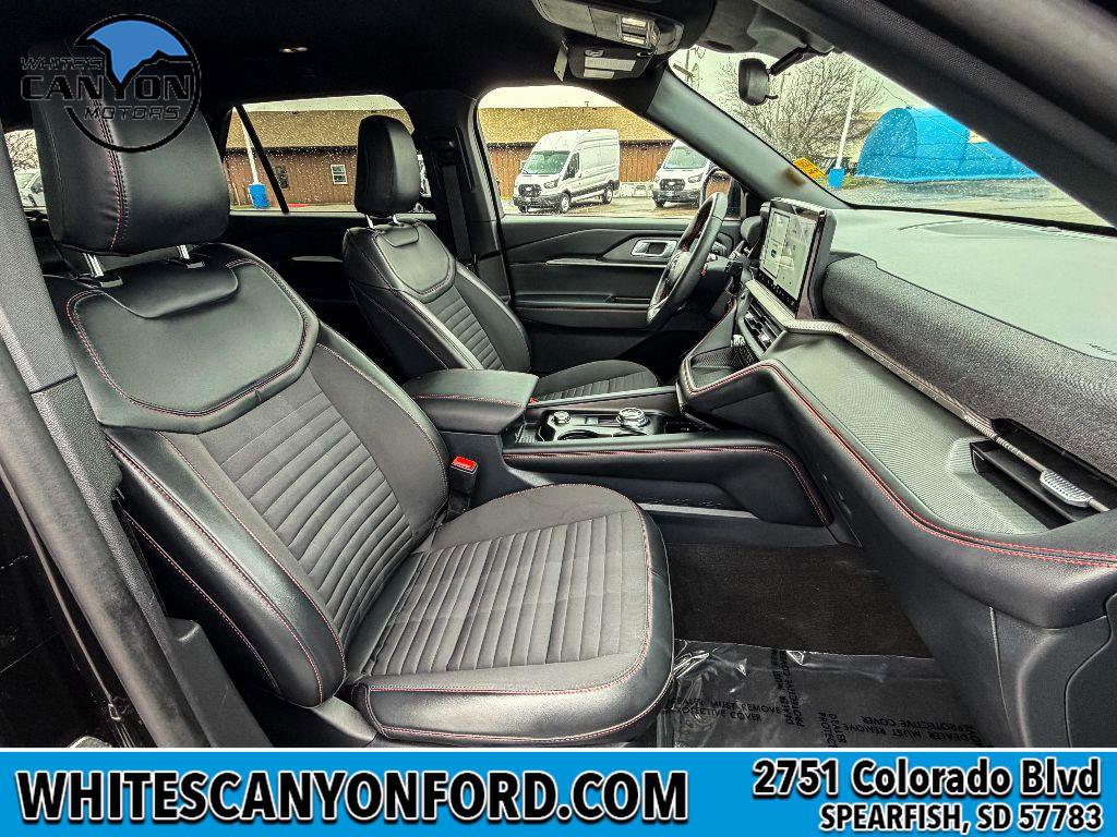 Used 2025 Ford Explorer ST-Line w/ ST-Line Street Pack image 13