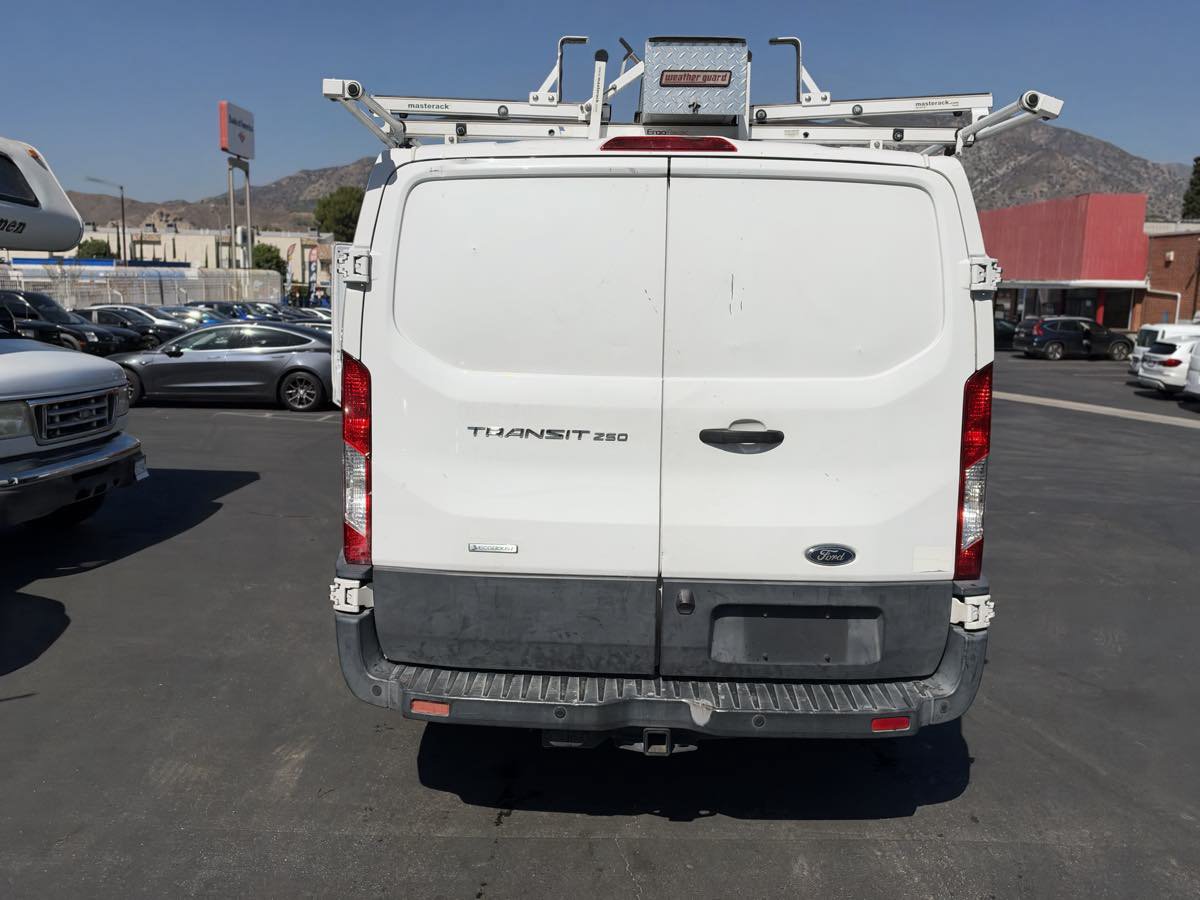 Used 2016 Ford Transit 250 130 Low Roof RWD image 5