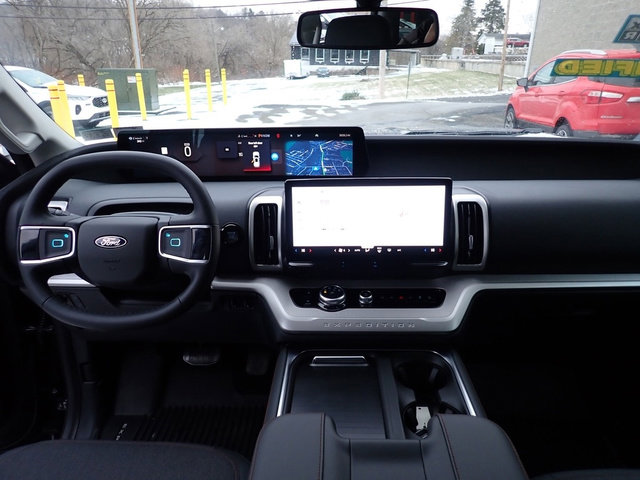 Certified 2025 Ford Expedition Active image 17