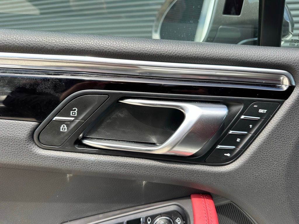 Certified 2023 Porsche Macan Turbo image 20