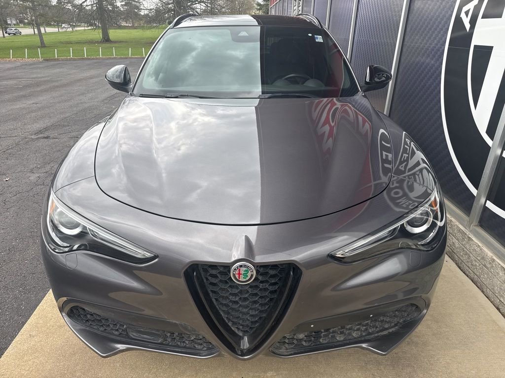 Used 2022 Alfa Romeo Stelvio Veloce image 9