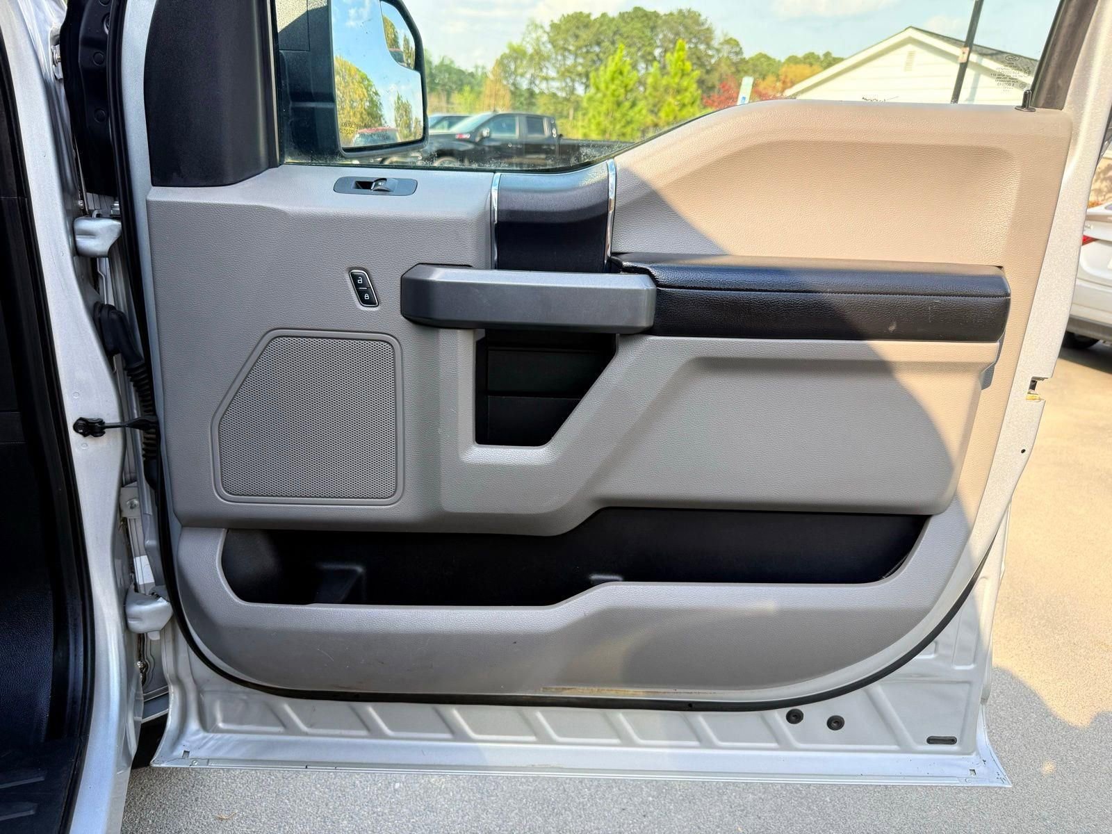 Used 2017 Ford F150 XLT w/ Heavy-Duty Payload Package AWD/4WD image 23