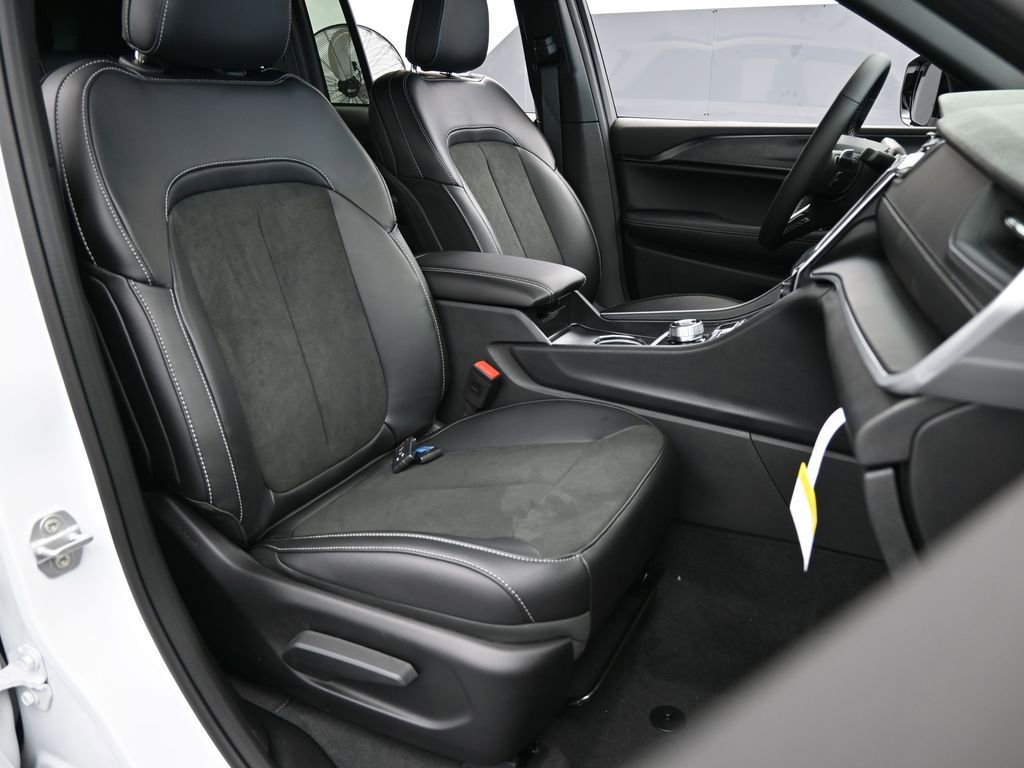 Used 2025 Jeep Grand Cherokee Altitude RWD image 37