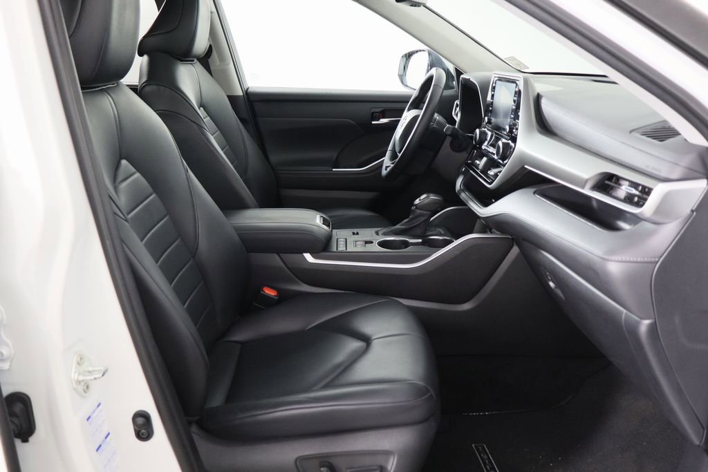 Used 2021 Toyota Highlander XLE image 17