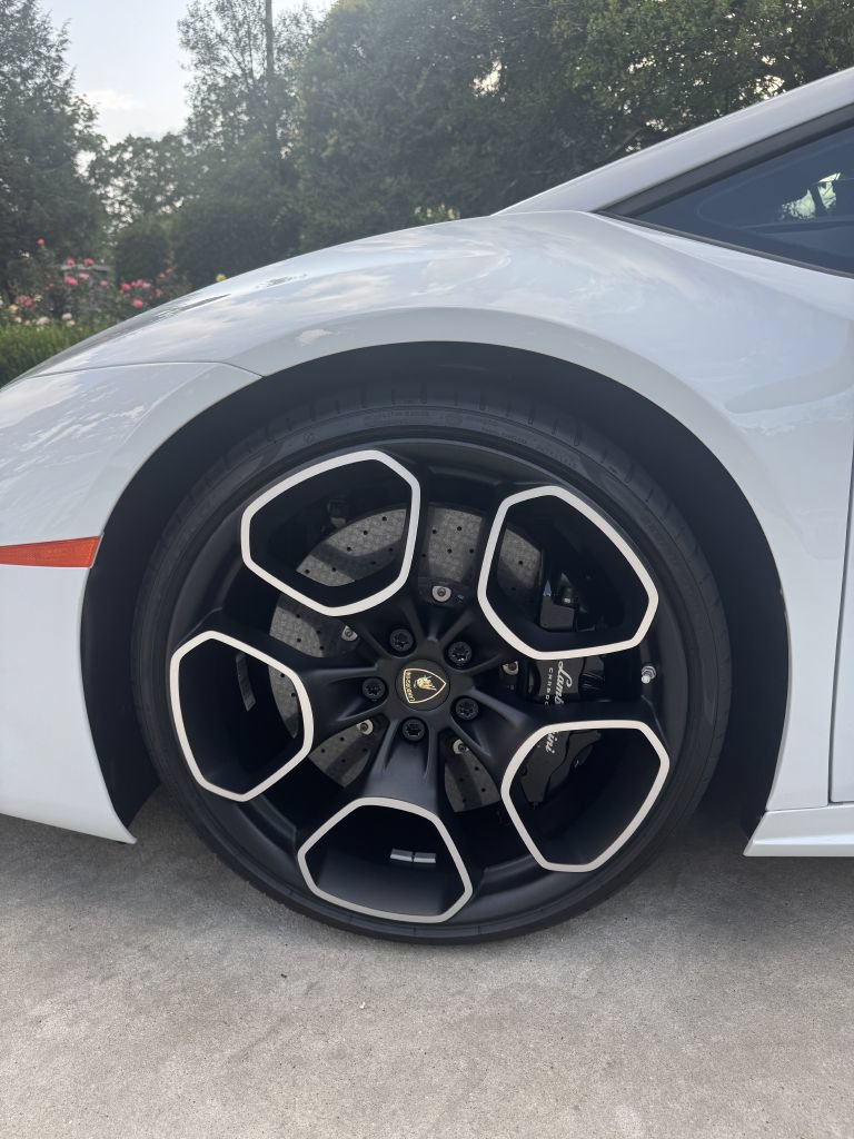 Used 2017 Lamborghini Huracan LP 580-2 RWD image 9