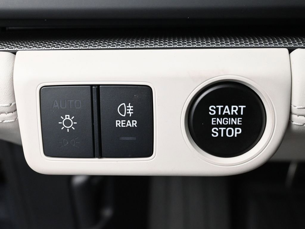 Used 2026 Porsche Panamera image 23