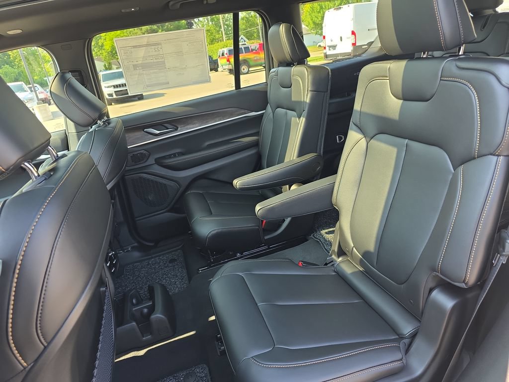 New 2026 Jeep Grand Cherokee L Limited AWD/4WD image 16
