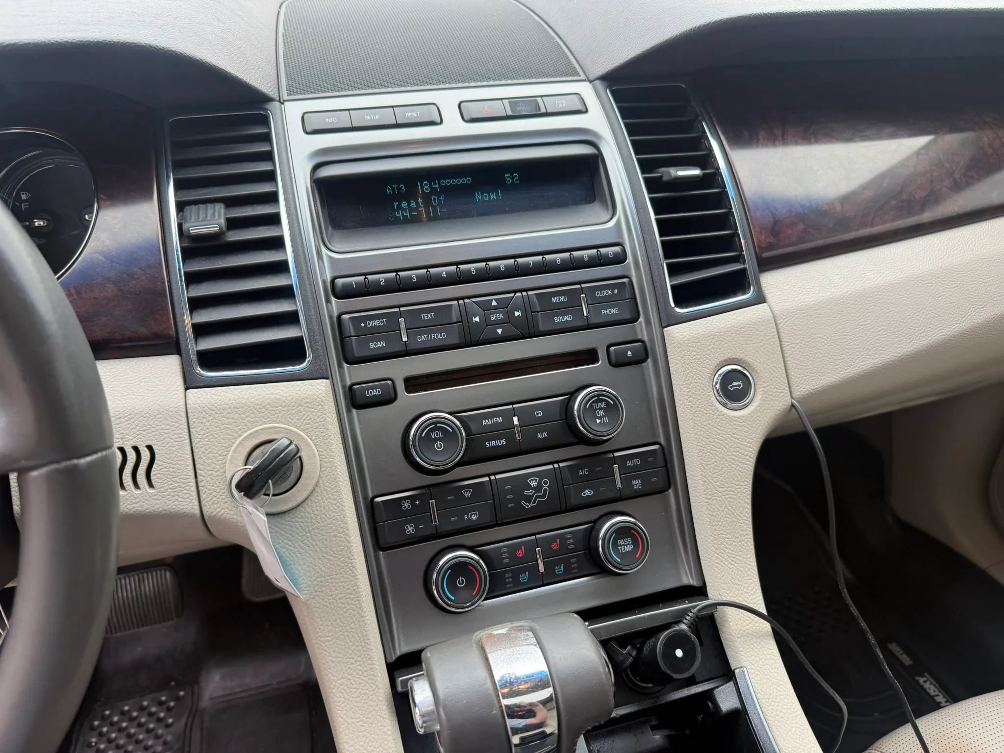Used 2011 Ford Taurus Limited w/ 301A Rapid Spec Order Code FWD image 20