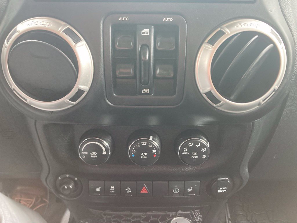 Used 2018 Jeep Wrangler Unlimited Rubicon w/ Dual Top Group AWD/4WD image 22