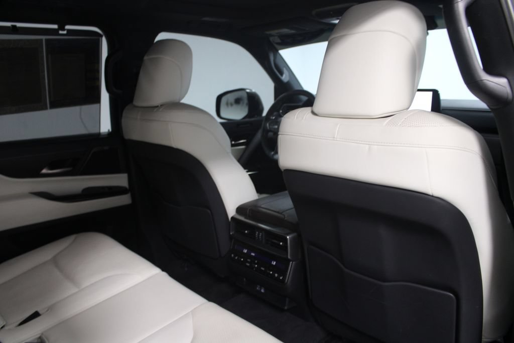 Used 2024 Lexus LX 600 4WD w/ Luxury Package image 35