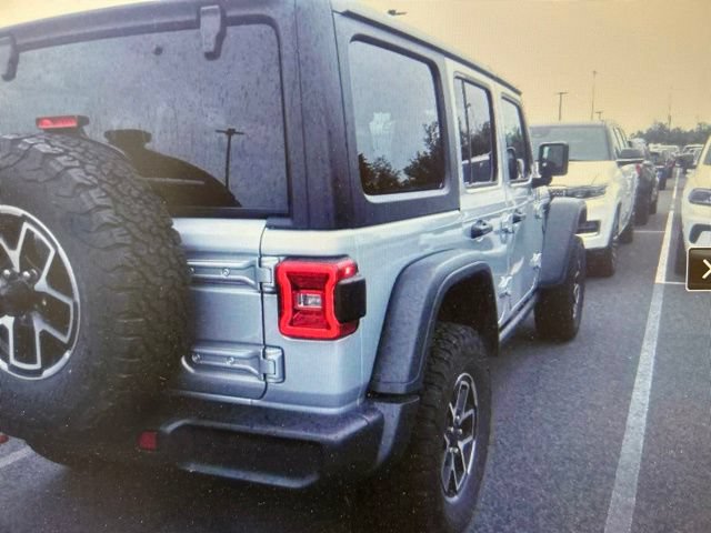 Used 2024 Jeep Wrangler Unlimited Rubicon AWD/4WD image 3