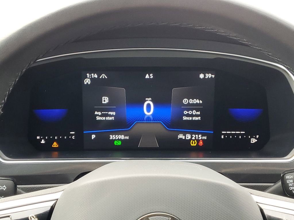 Used 2022 Volkswagen Tiguan SE R-Line image 18