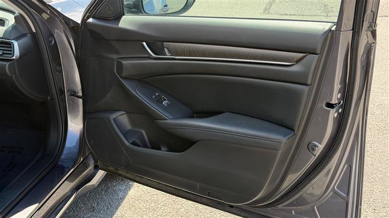 Used 2018 Honda Accord EX image 33