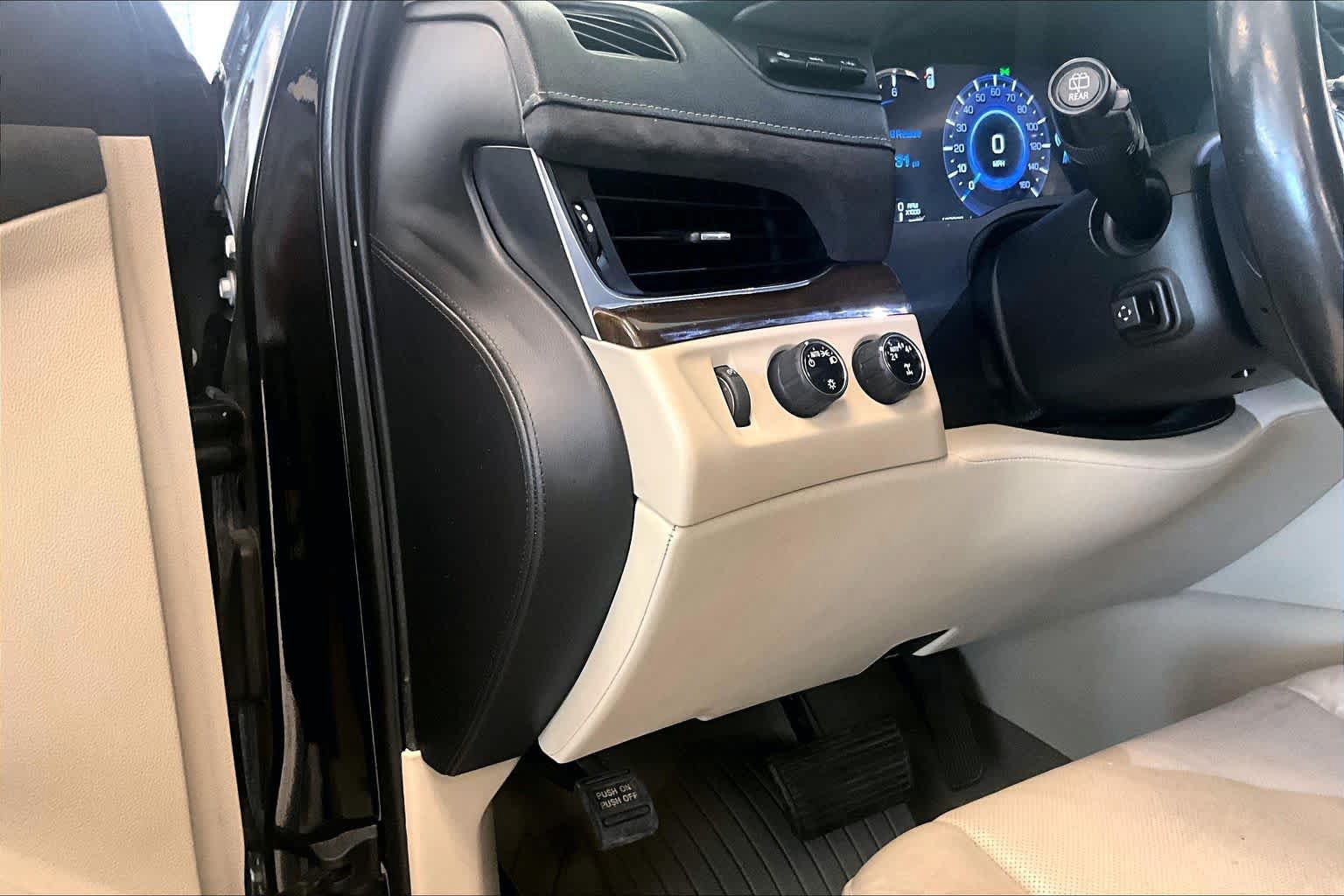 Used 2019 Cadillac Escalade Luxury AWD/4WD image 29