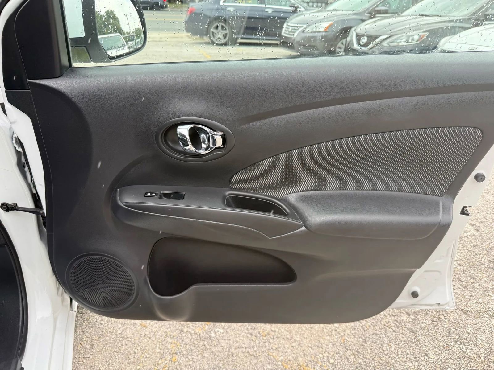 Used 2014 Nissan Versa SV w/ Convenience Package FWD image 17
