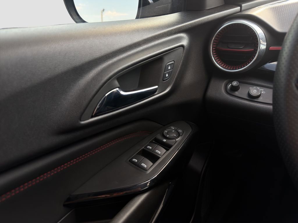 Used 2025 Chevrolet Trax RS w/ Driver Confidence Package image 12