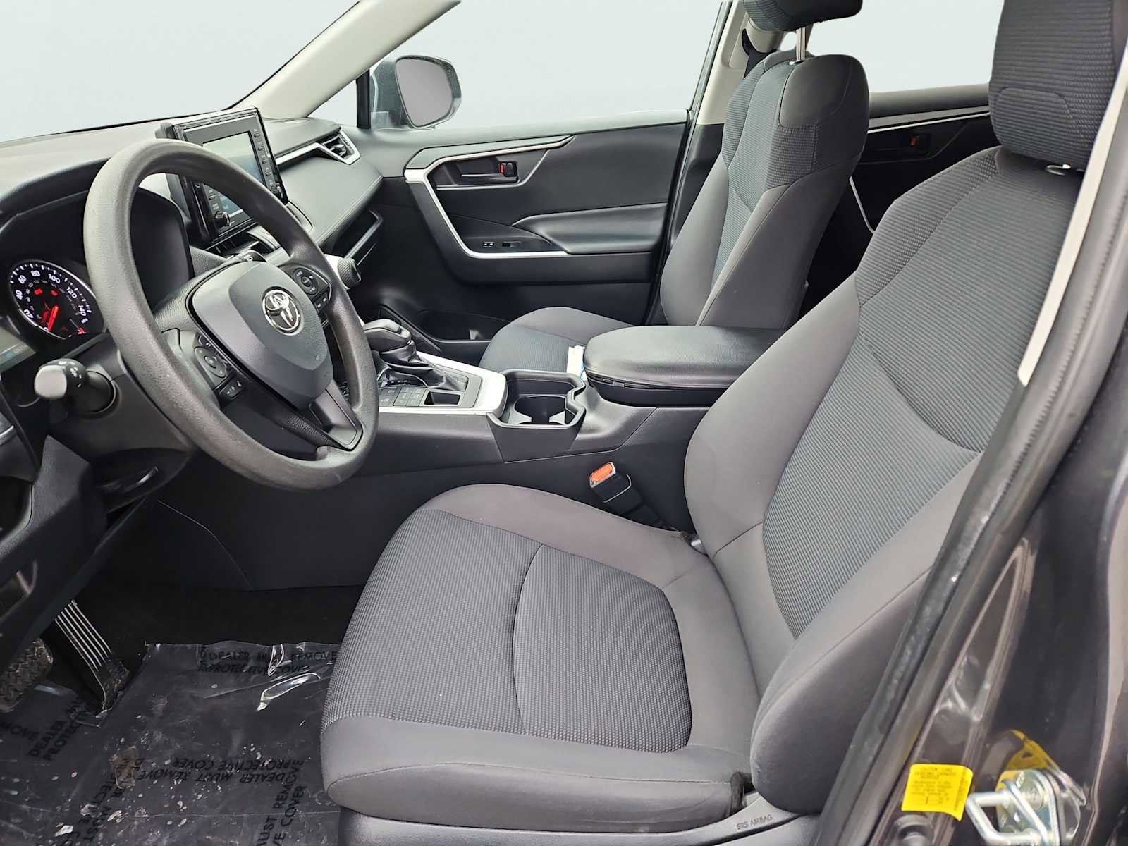 Used 2021 Toyota RAV4 LE image 27