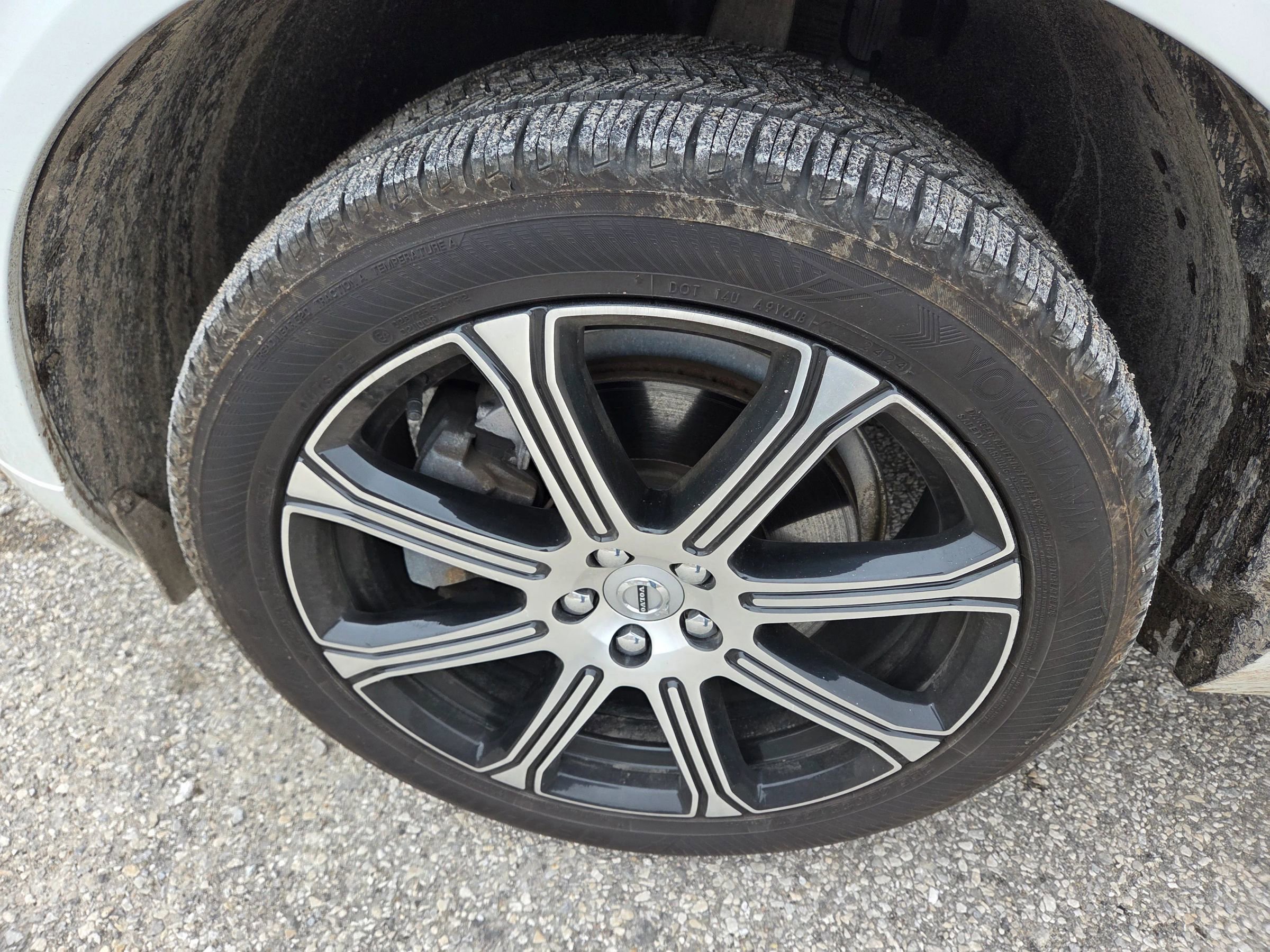 Used 2018 Volvo XC60 T8 Inscription w/ Advanced Package image 13