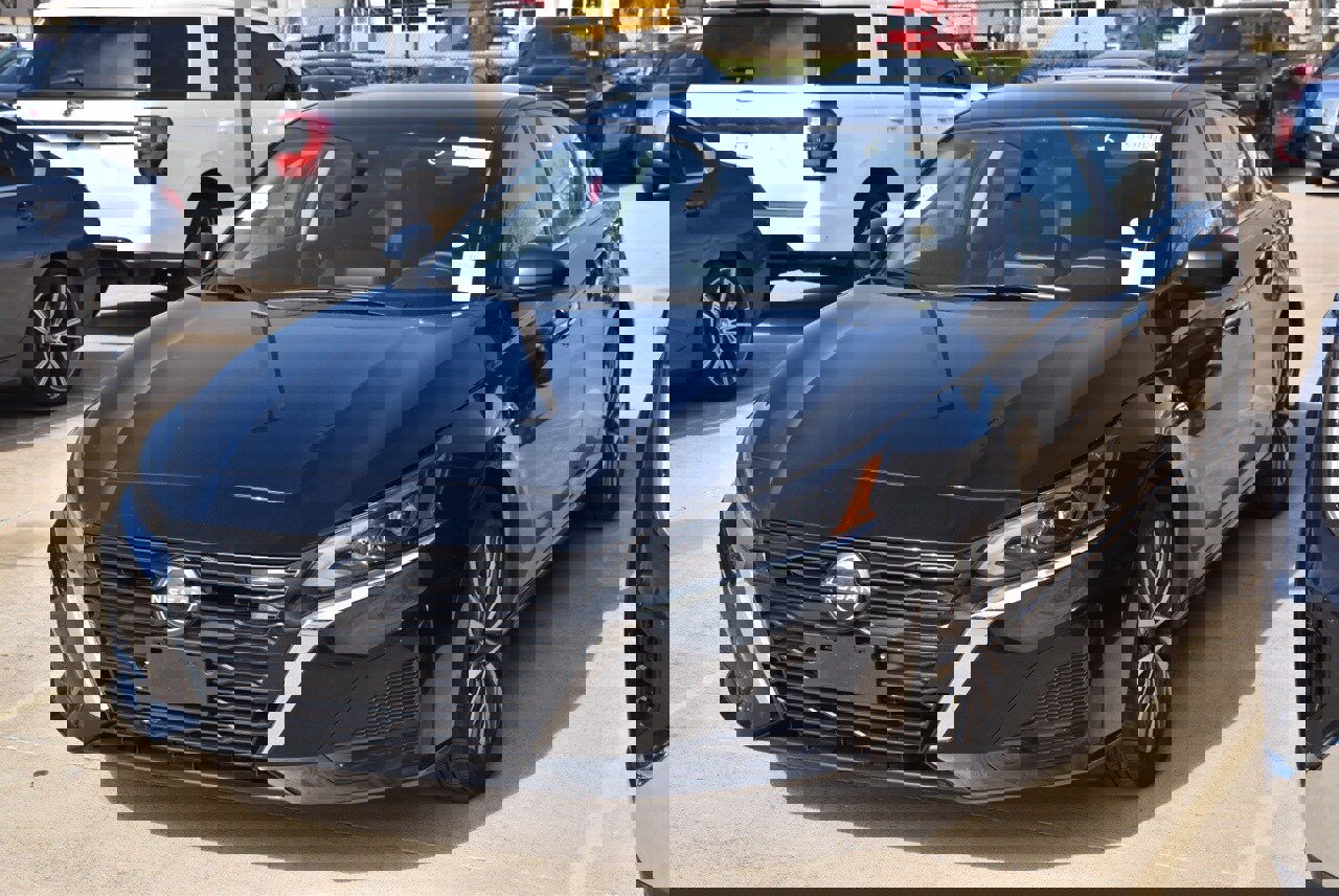 Used 2025 Nissan Altima 2.5 SV image 1