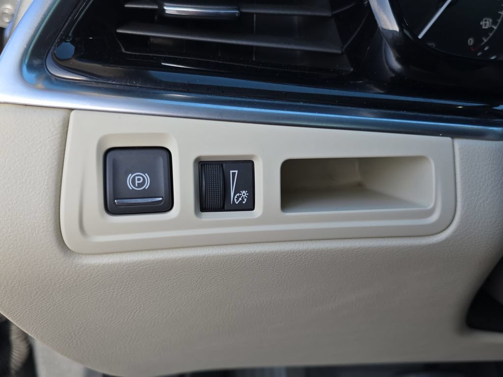 Certified 2024 Cadillac XT6 Premium Luxury w/ LPO, Floor Liner Package AWD/4WD image 28