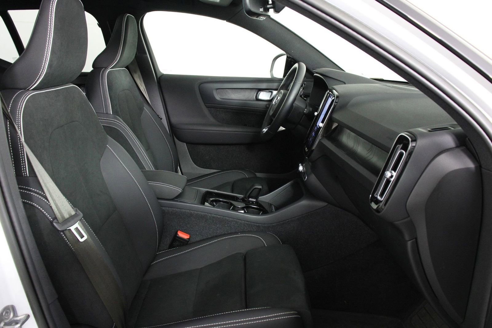 Used 2023 Volvo XC40 Recharge Ultimate w/ Protection Package Premier AWD/4WD image 27