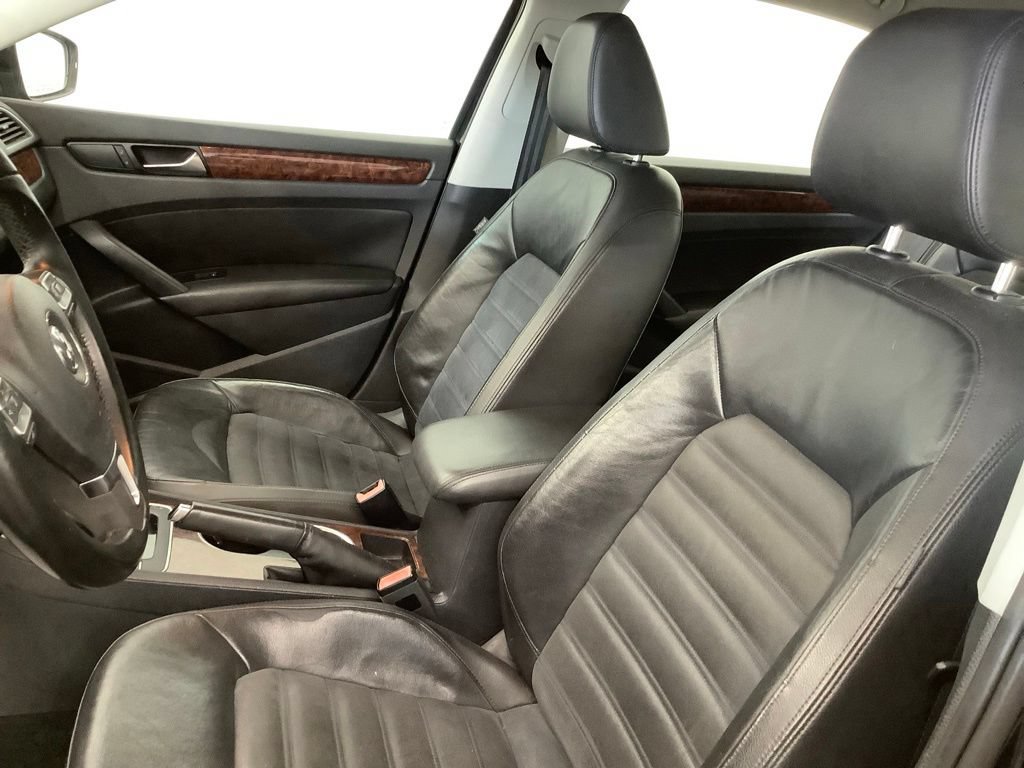 Used 2013 Volkswagen Passat TDI SEL Premium FWD image 12