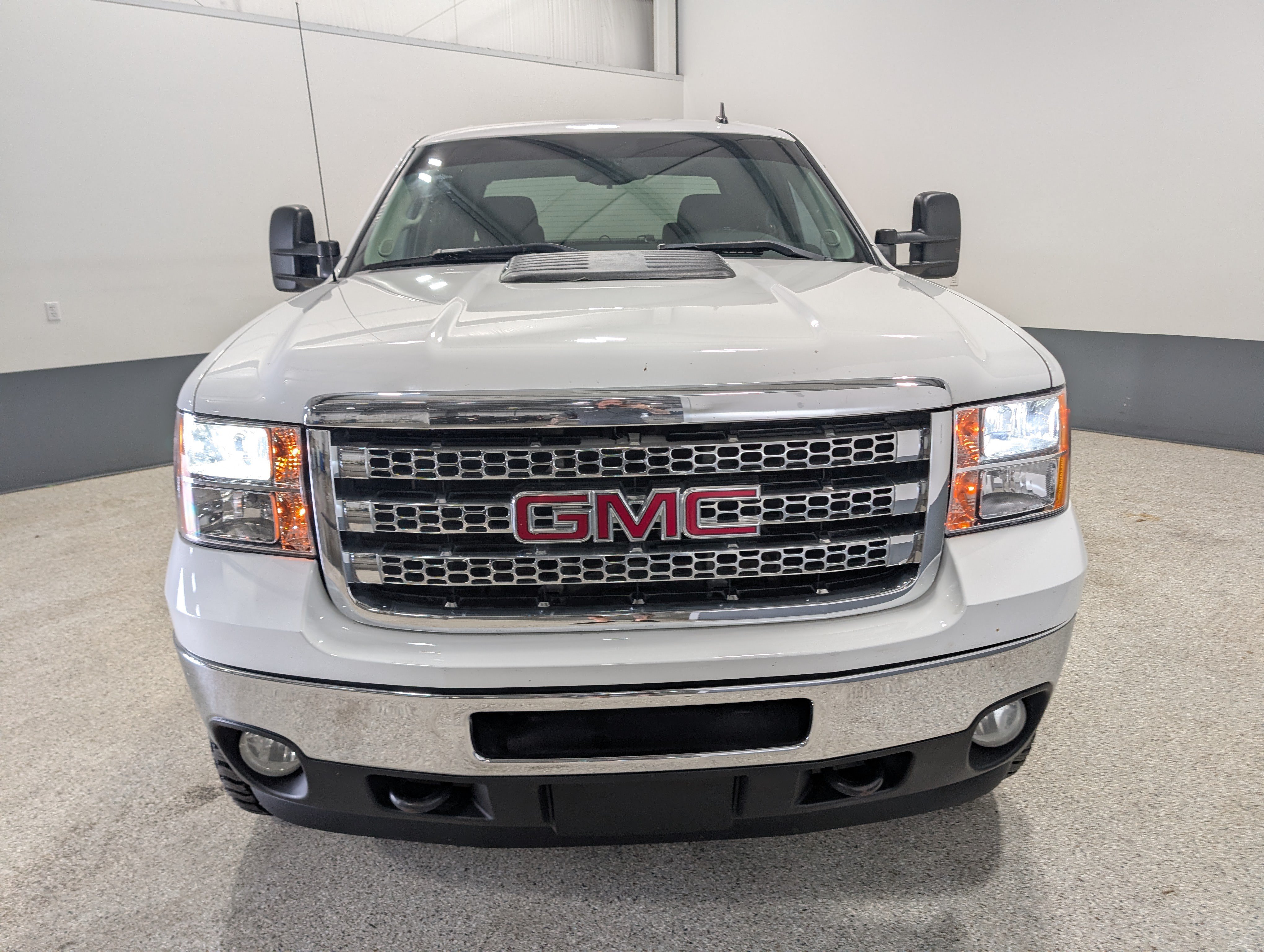 Used 2014 GMC Sierra 2500 SLE w/ SLE Preferred Package AWD/4WD image 8