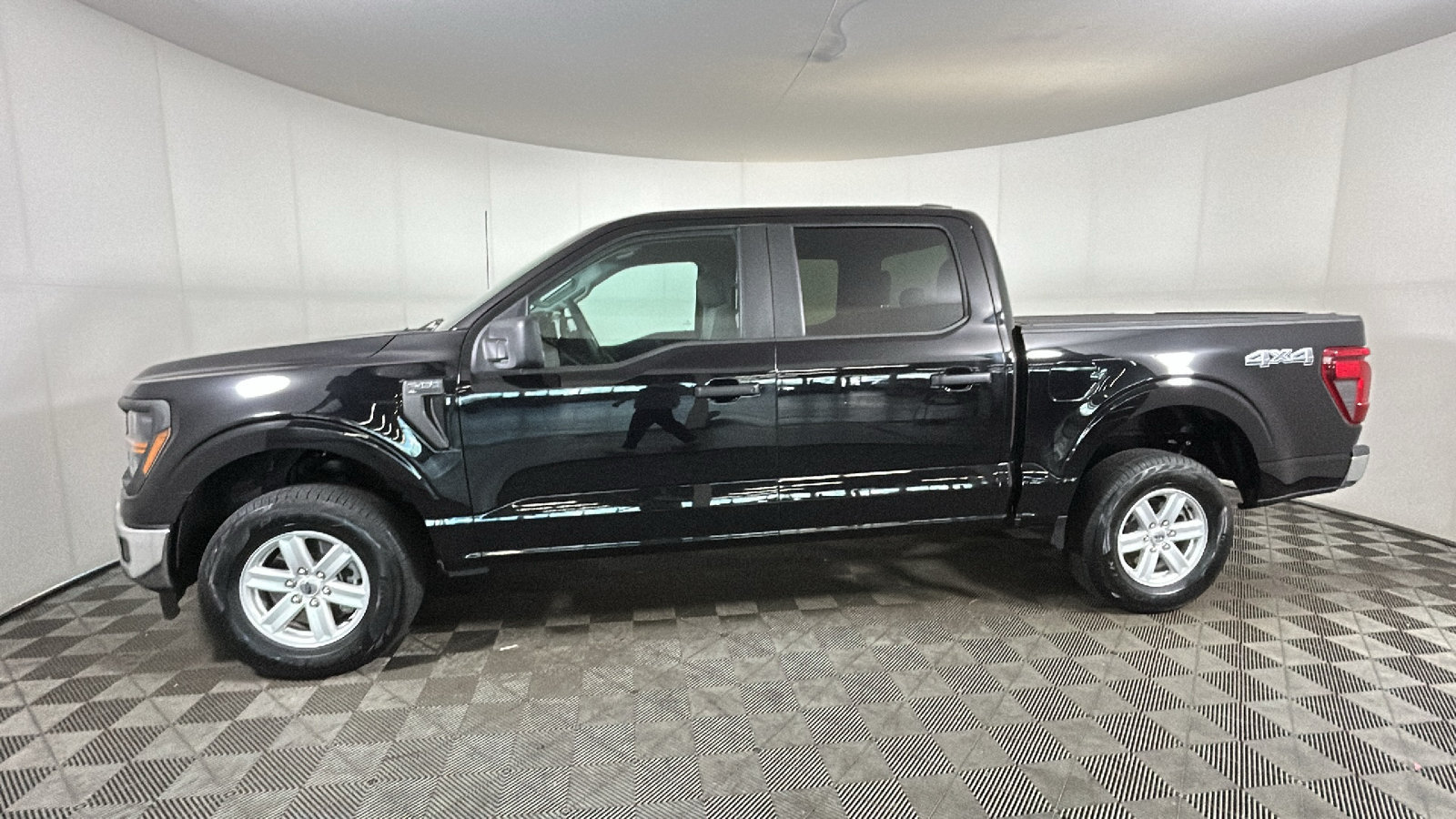 Used 2024 Ford F150 XL w/ Equipment Group 103A High AWD/4WD image 6