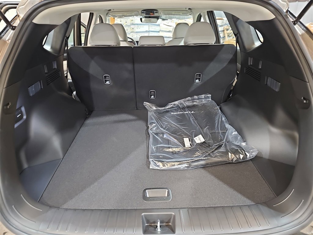 New 2026 Hyundai Tucson Blue SE image 12