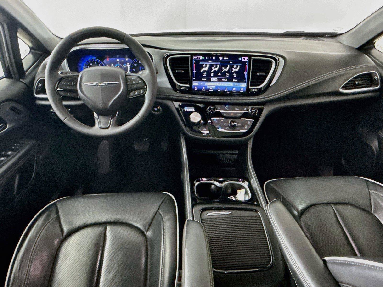 Used 2025 Chrysler Pacifica Limited FWD image 33