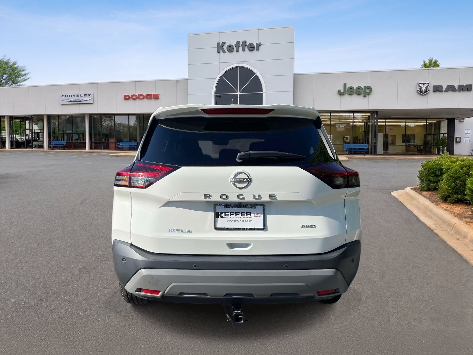 Used 2023 Nissan Rogue S AWD/4WD image 5