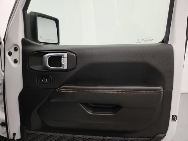 Used 2025 Jeep Wrangler Unlimited Sahara AWD/4WD image 37