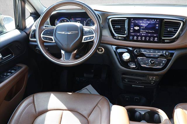 Used 2020 Chrysler Pacifica Limited FWD image 24