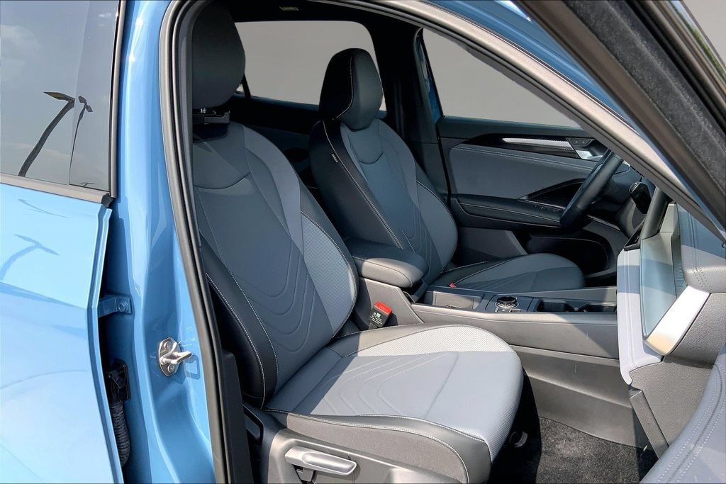 Certified 2025 Volkswagen Tiguan SE R-Line AWD/4WD image 7