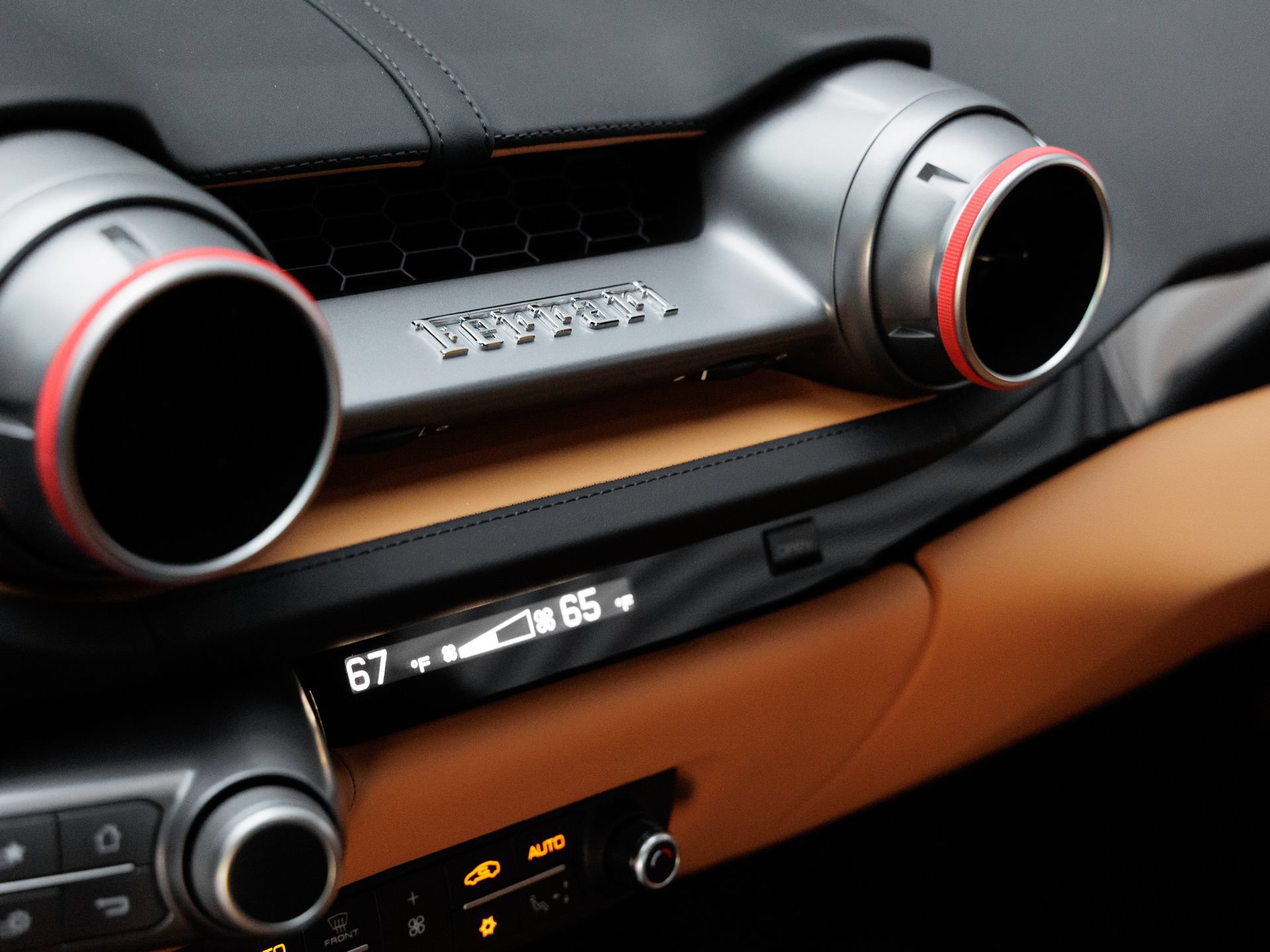 Used 2019 Ferrari 812 Superfast RWD image 24