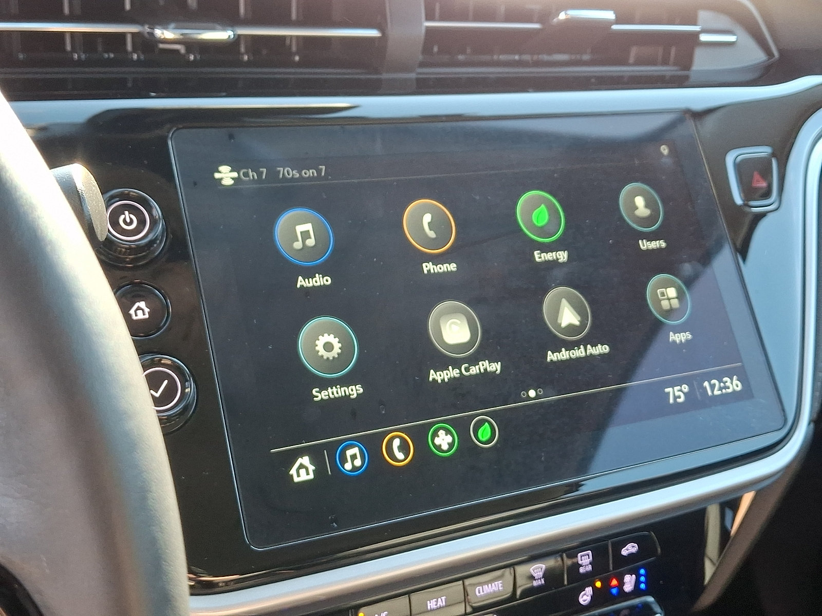 Used 2023 Chevrolet Bolt EUV LT w/ Convenience Package FWD image 17
