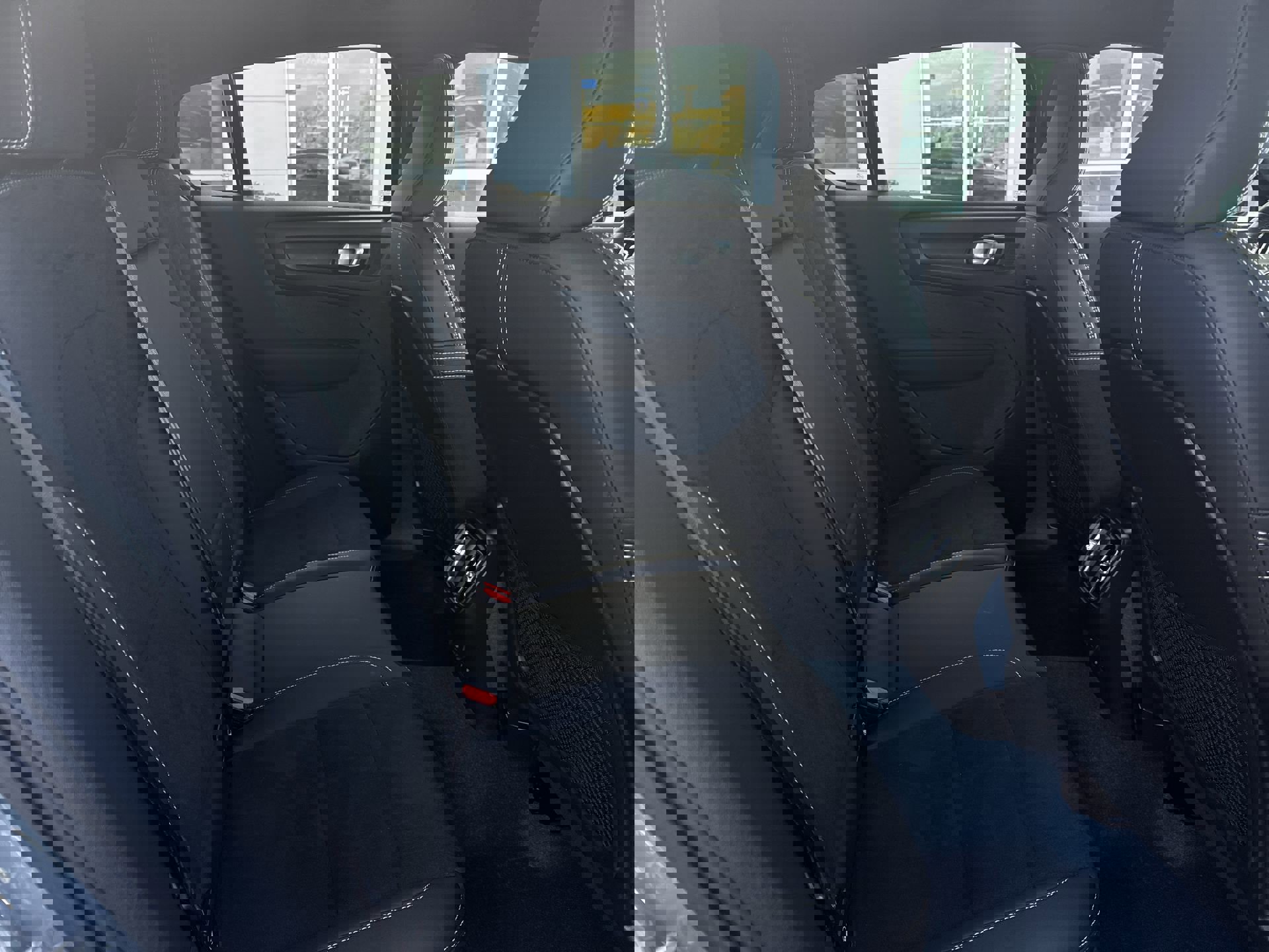 Used 2023 Volvo C40 P8 Recharge Ultimate image 28