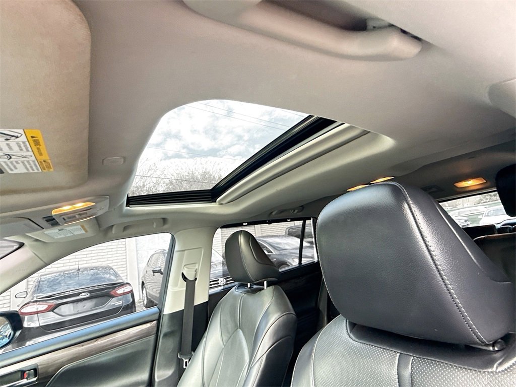 Used 2023 Toyota Highlander XLE image 24