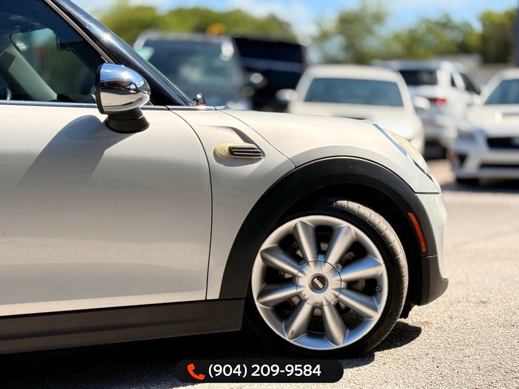 Used 2015 MINI Cooper 4-Door Hardtop image 10