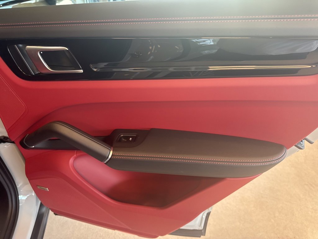 Used 2022 Porsche Cayenne Coupe image 19