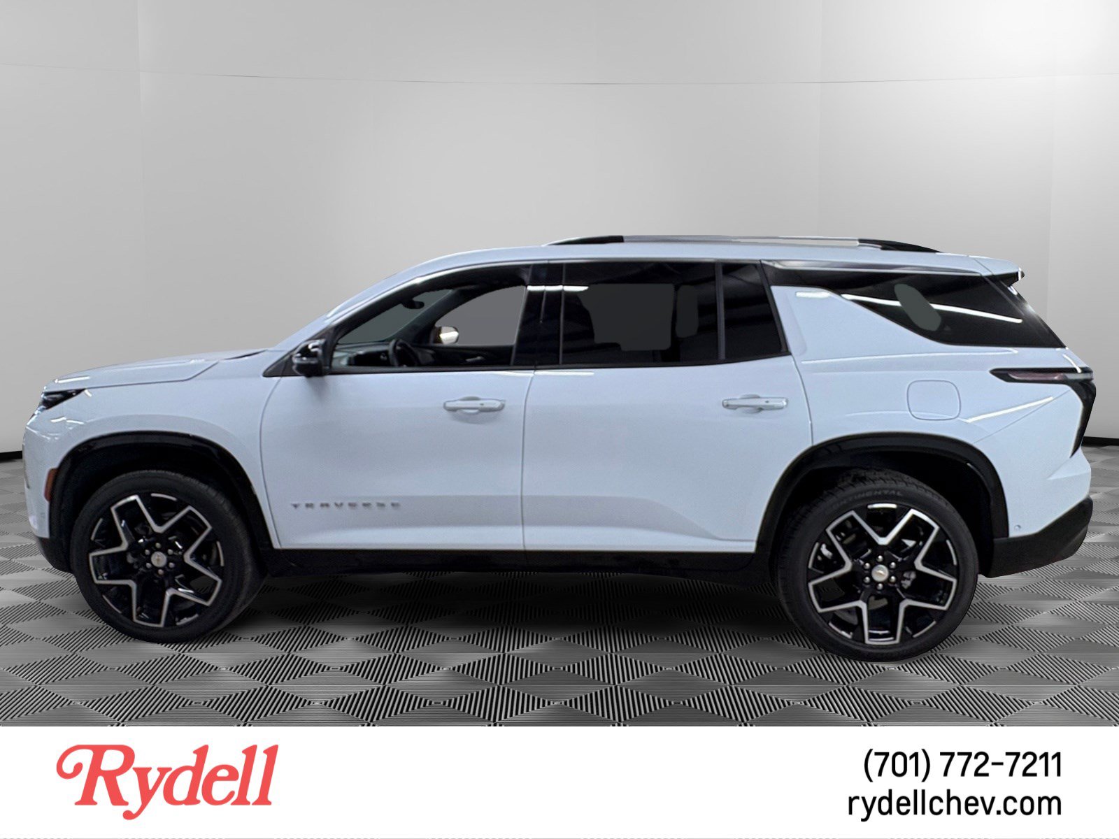 Used 2026 Chevrolet Traverse High Country w/ LPO, Floor Liner Package AWD/4WD image 2